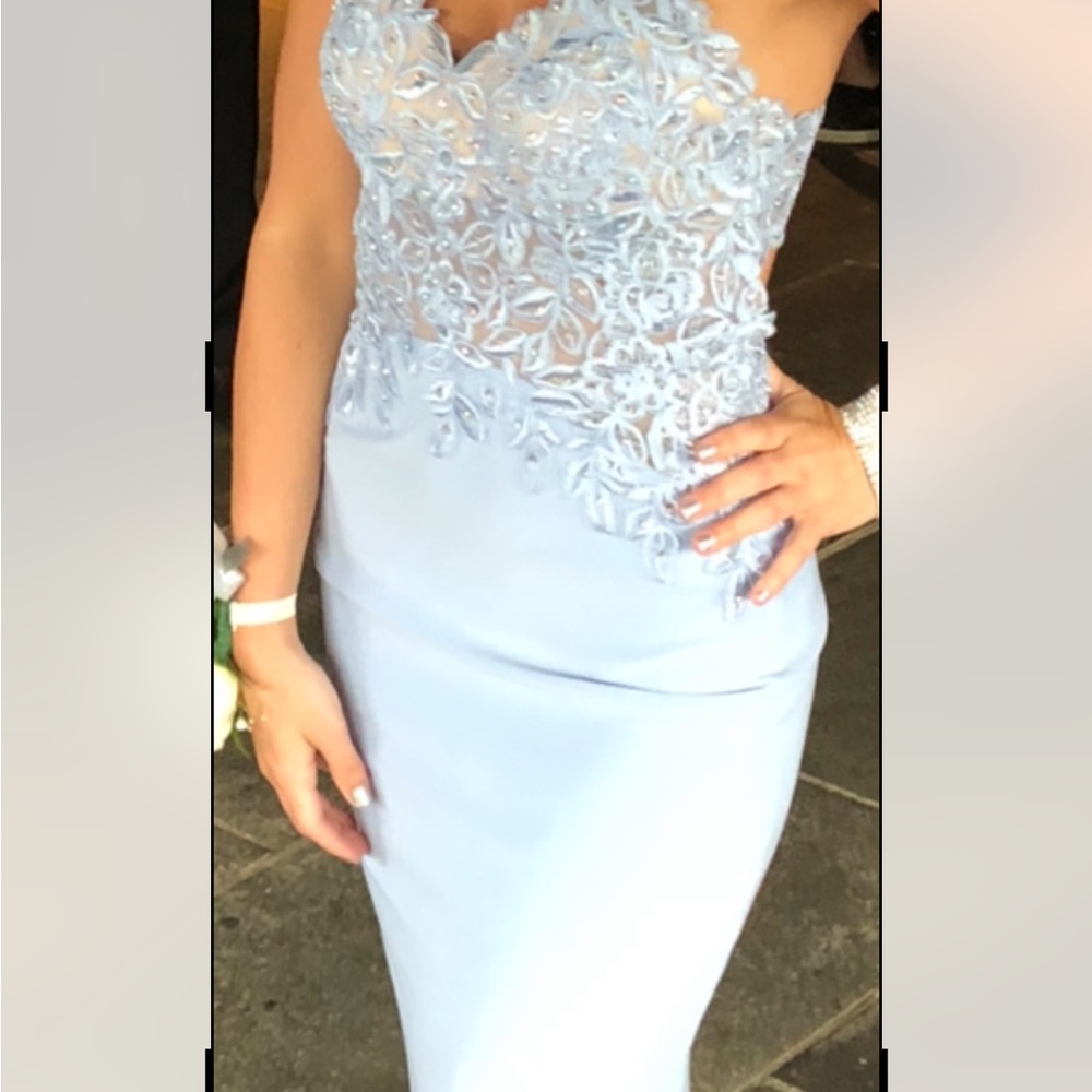 Elegant Blue Lace Evening Dress